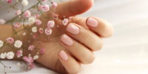 Manicure demure