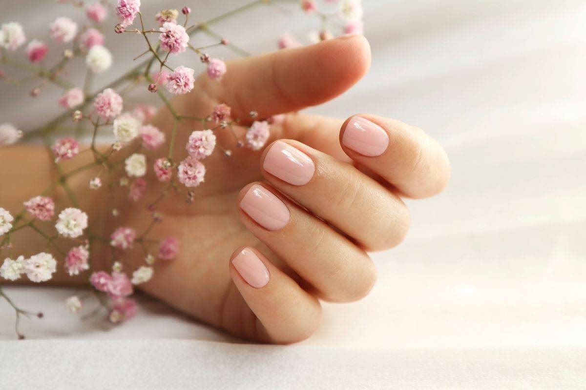 Manicure demure